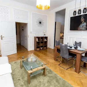sissi-new-luxurious-apartment-near-schonbrunn-and-westbahnhof.vienna-besthotels.com/
